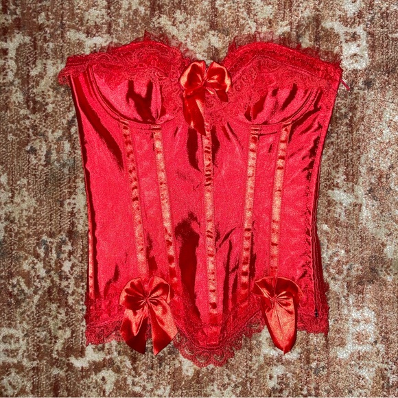 Red Bow Corset - Picture 2 of 8